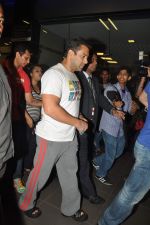 Salman Khan snapped in Mumbai on 15th June 2012 (31).JPG